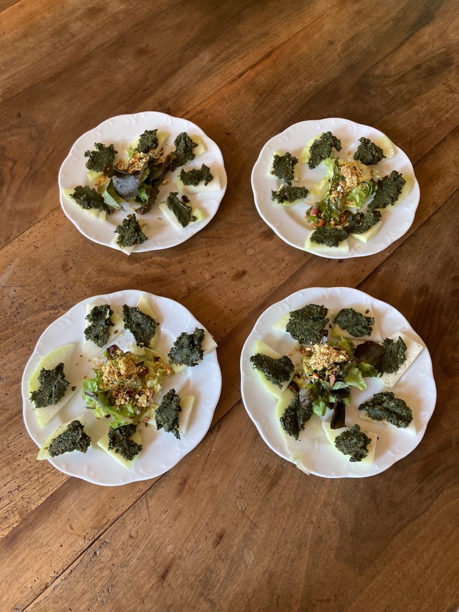 Canapé de chou rave avec pesto d'ortie