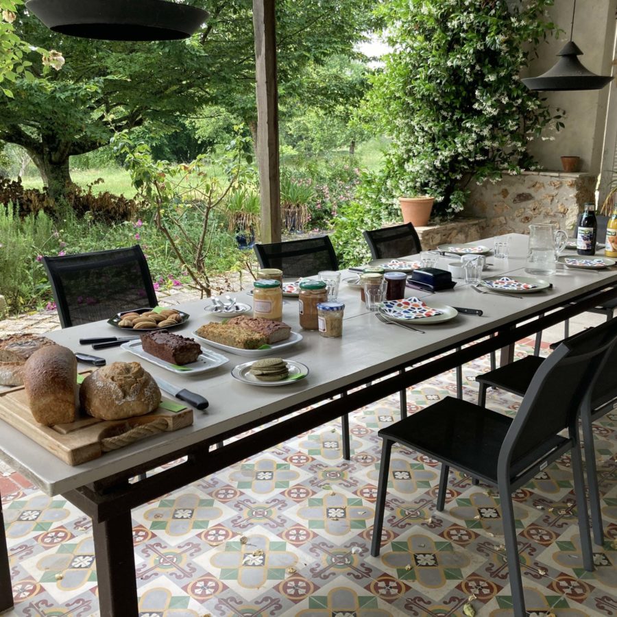Petit déjeuner en terrasse